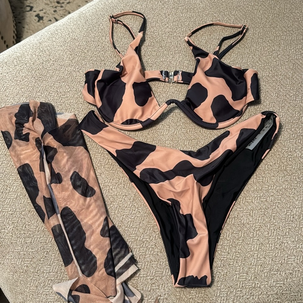 SHEIN cowprint bikini with sarong/skirt - Picture 2 of 12